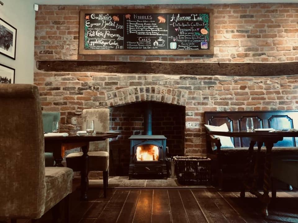 Hotel The Lion Leintwardine Exteriér fotografie